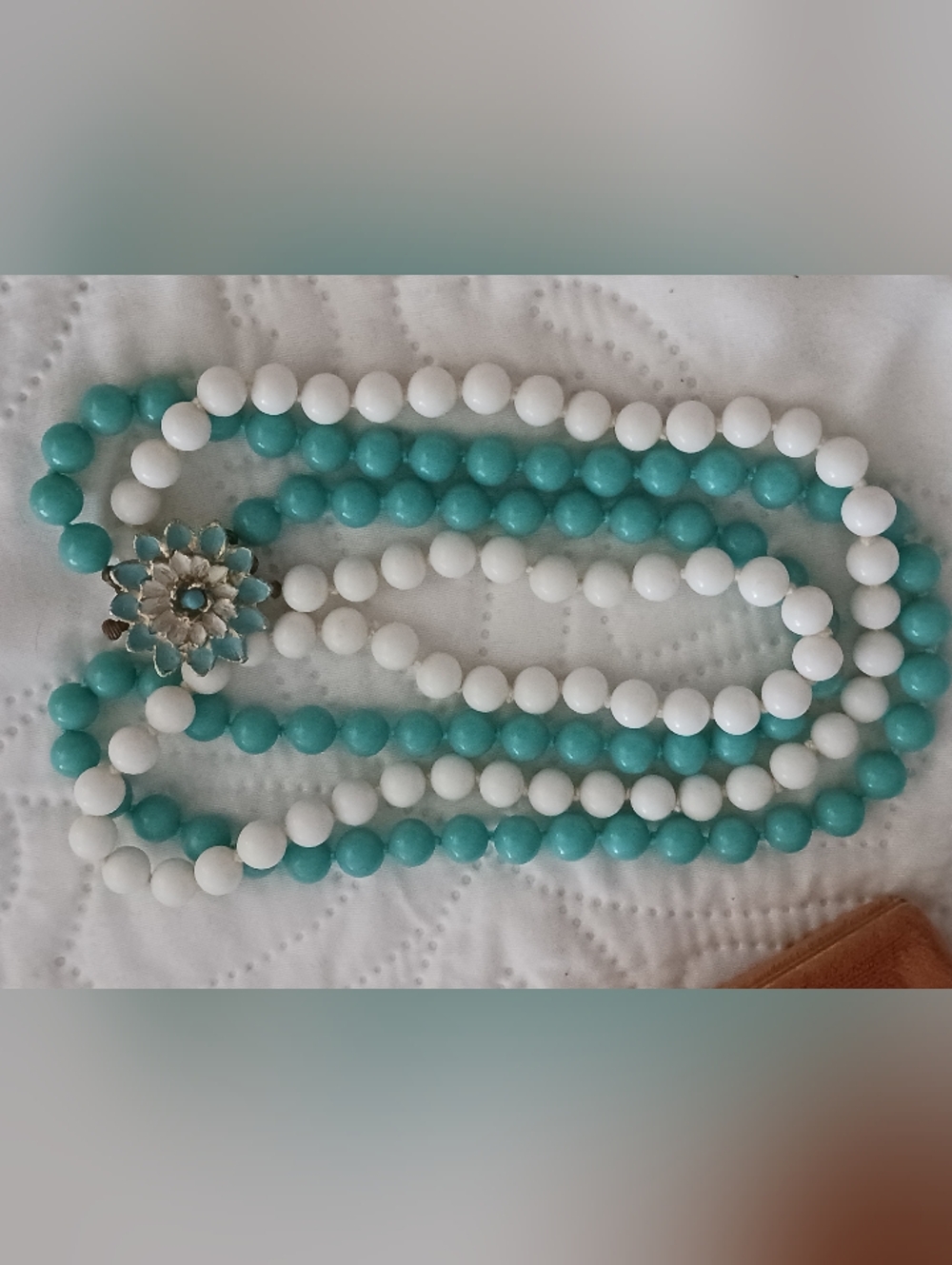 Milkglass Necklace Vintage Turquoise and White Glass Beads With Floral Clasp - Picture 4 of 13